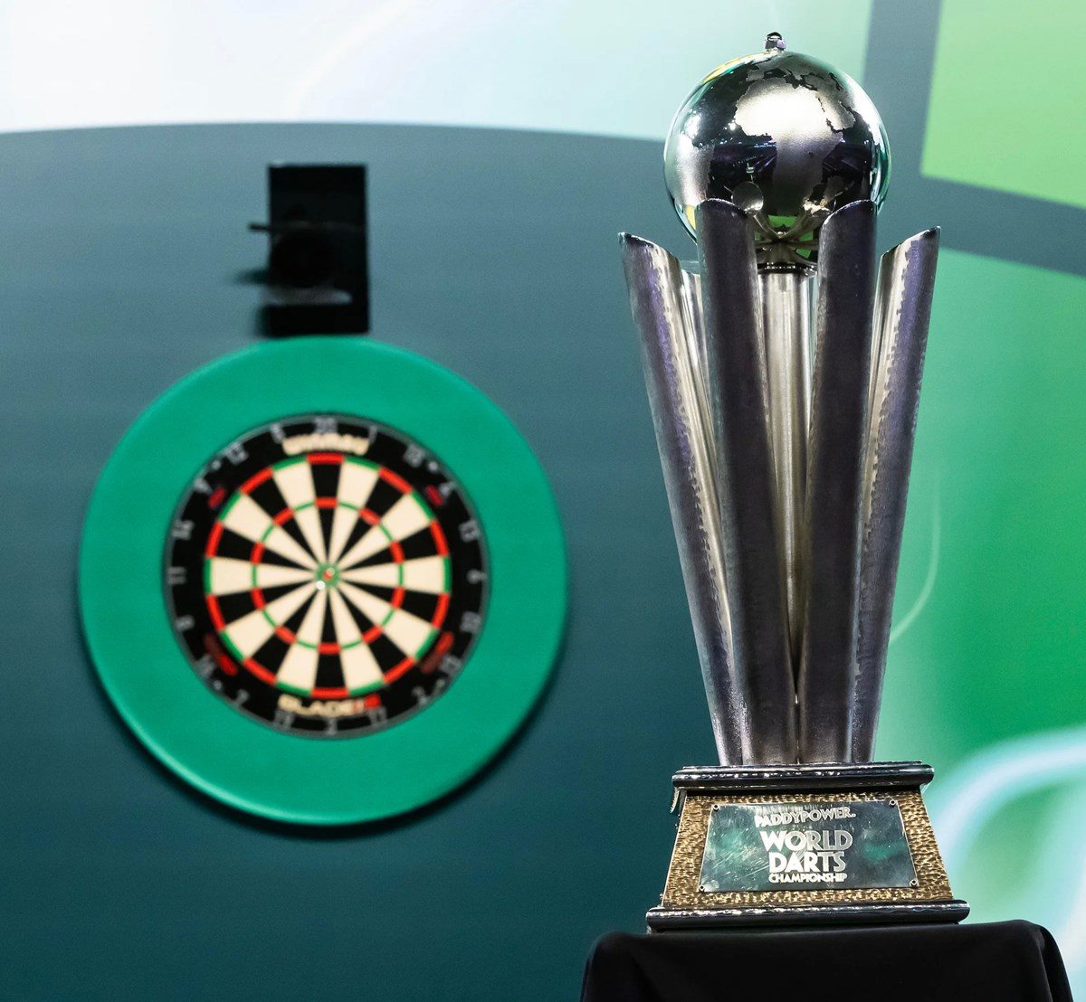 Winmau Blade 6 Triple Core Dartboard